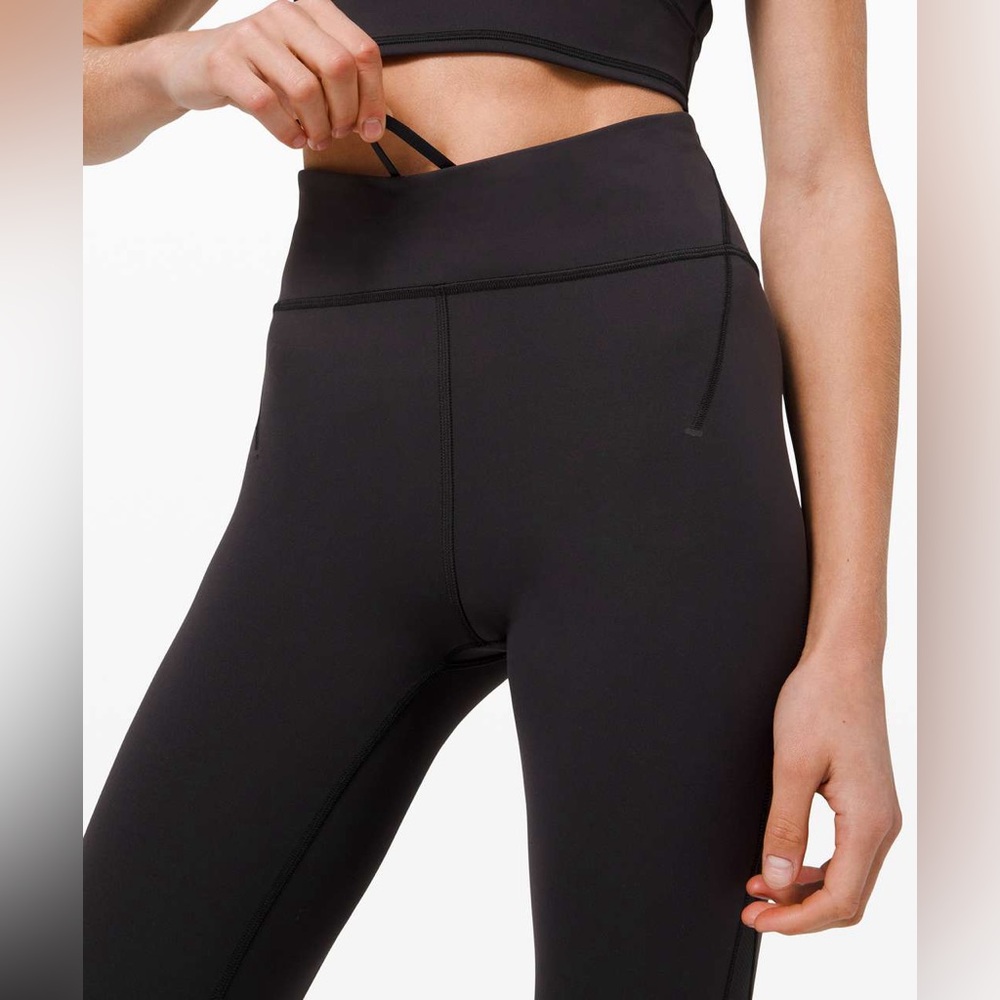 Lululemon Everlux and Mesh high rise tight legging size 2 length 28 inch